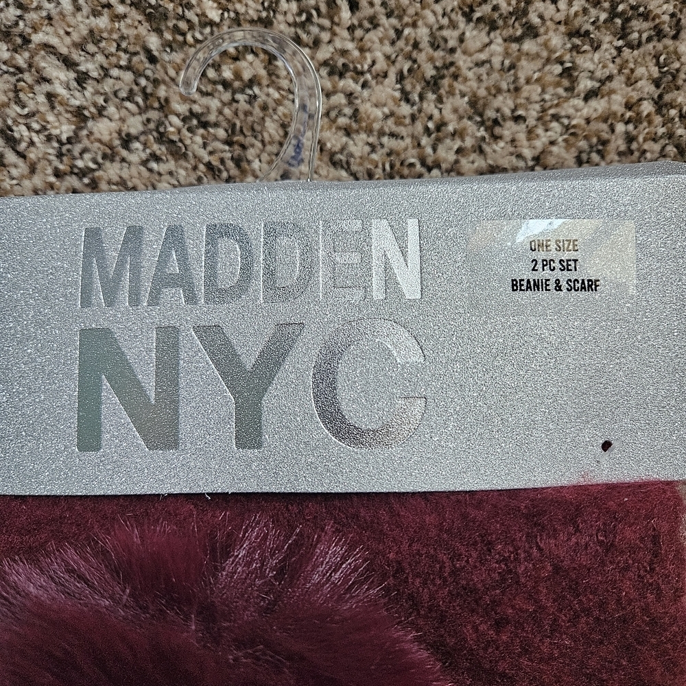 Madden NYC Burgundy Beanie and Scarf Set One Size - Picture 4 of 5